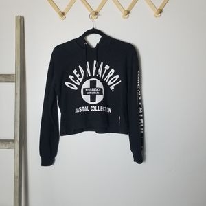 OCEAN PATROL MYRTLE BEACH CROPPED OVERSIZED BLACK AND WHITE HOODIE SIZE SMALL